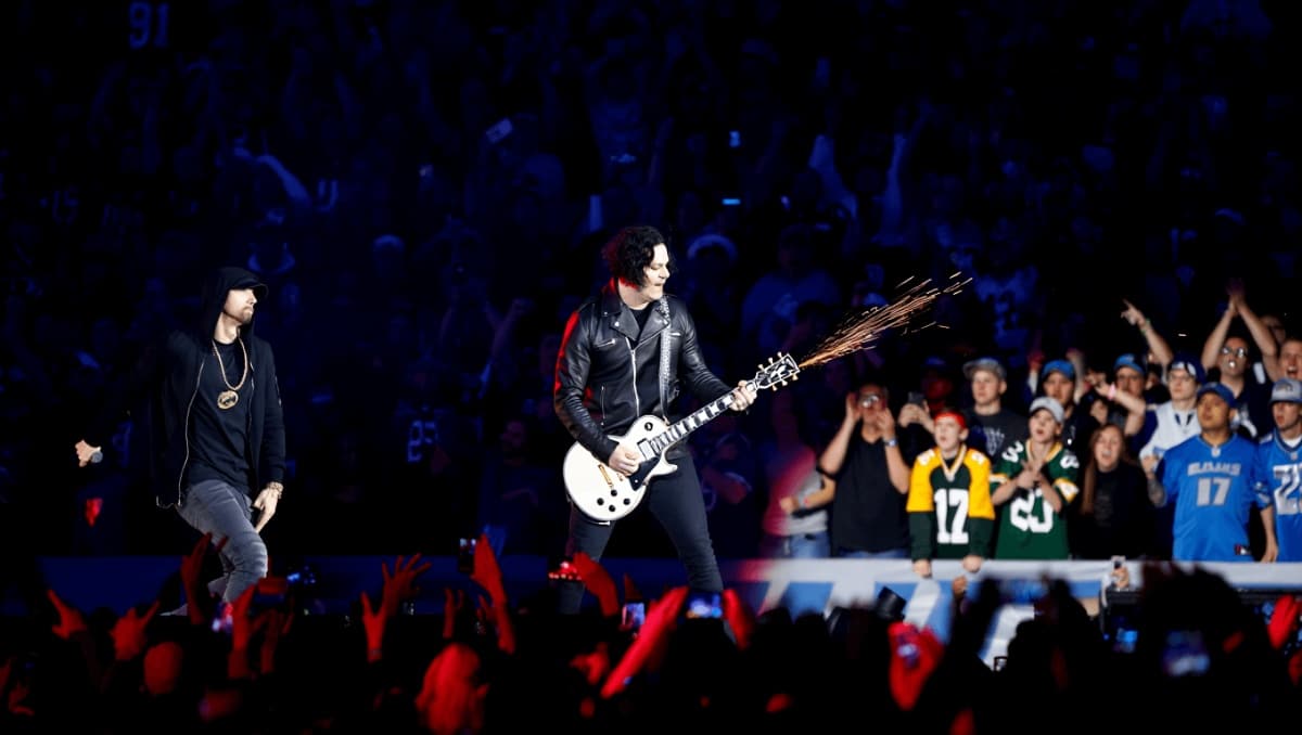 WATCH: Jack White and Eminem Just Served up a Tasty Thanksgiving Halftime Show at Packers-Lions Game