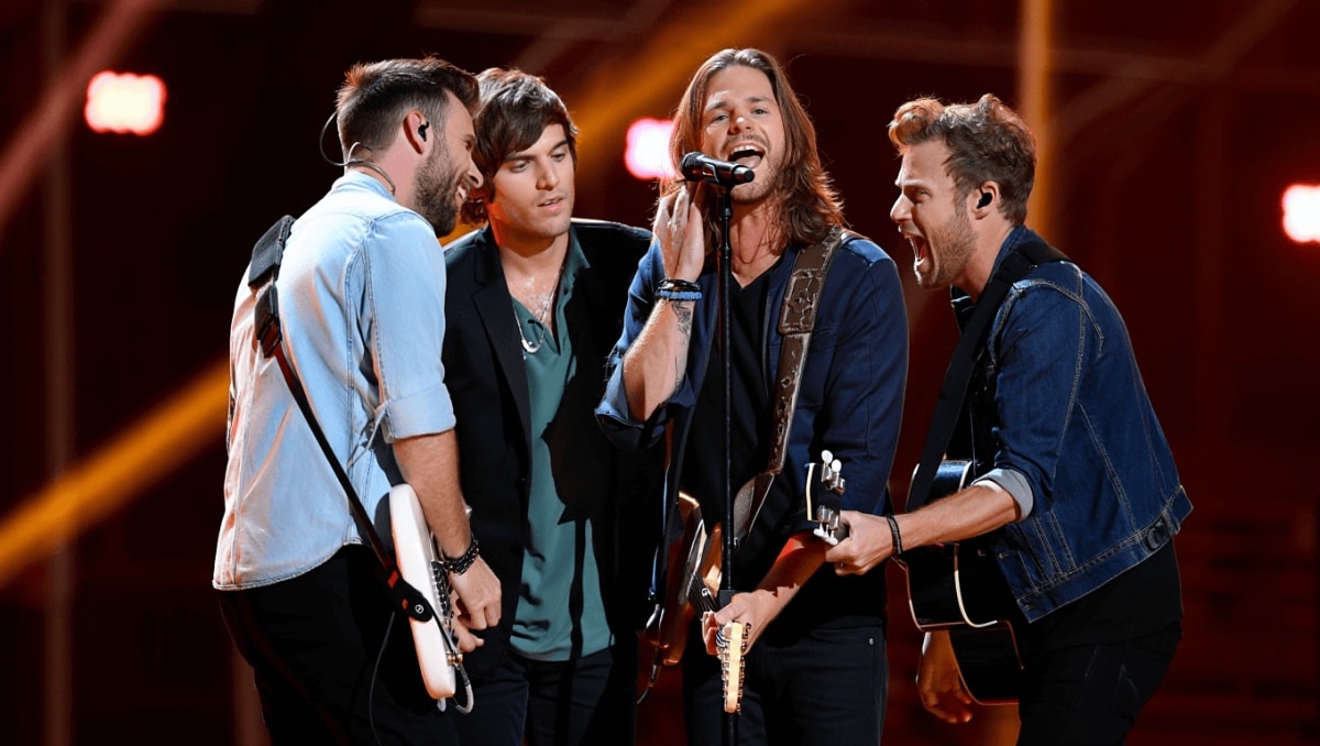 “Reminds Me of Old-School Hip-Hop”: How Zach Bryan’s Fast-Paced Approach to Music Impressed Kings of Leon