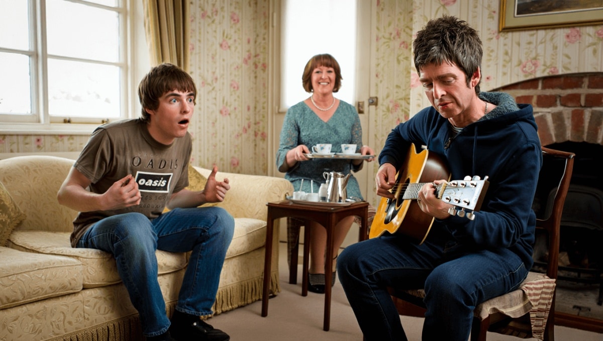 On This Day in 2006, Lucky Oasis Fan Has ‘Daft Punk Is Playing at My House’ Moment