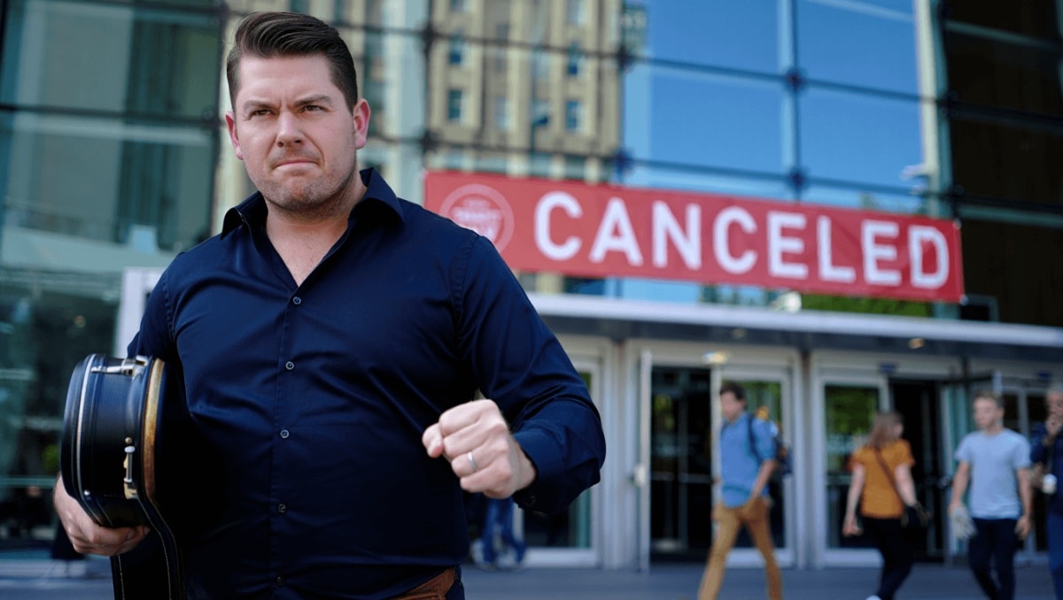 Canadian Artist Has Show Cancelled After AI Labeled Him a Sex Offender, Preparing to Sue Google