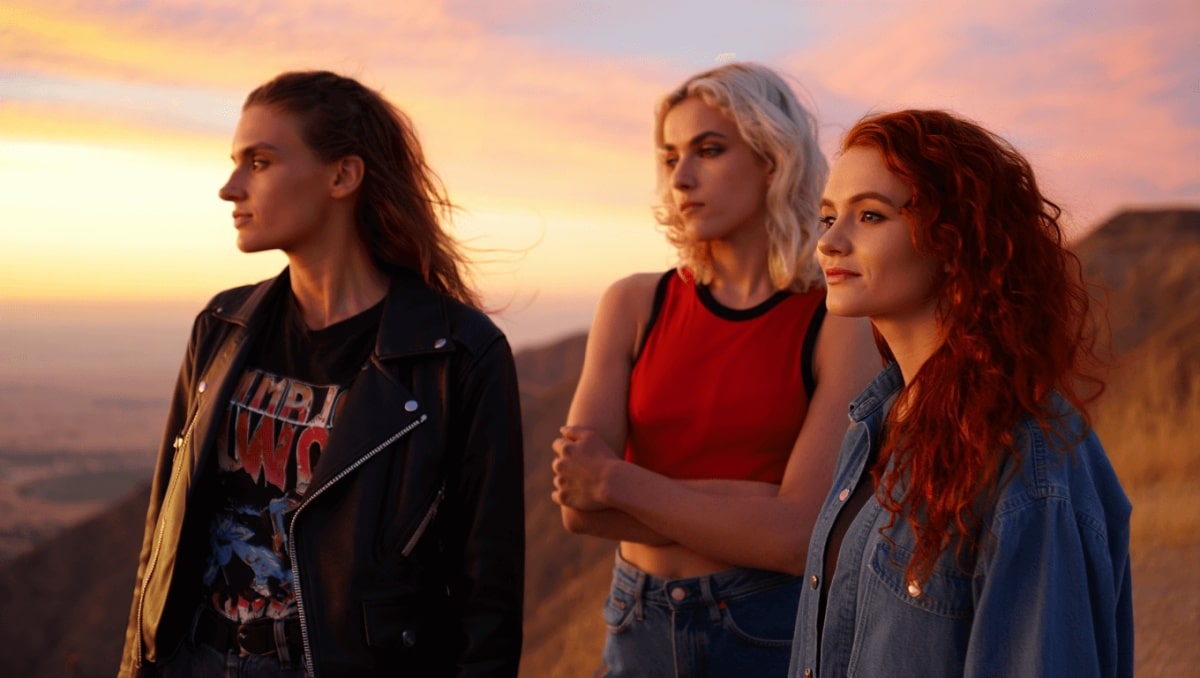 3 Rock Songs From the 90s That Are Perfect for a Romantic Golden Hour Sunset