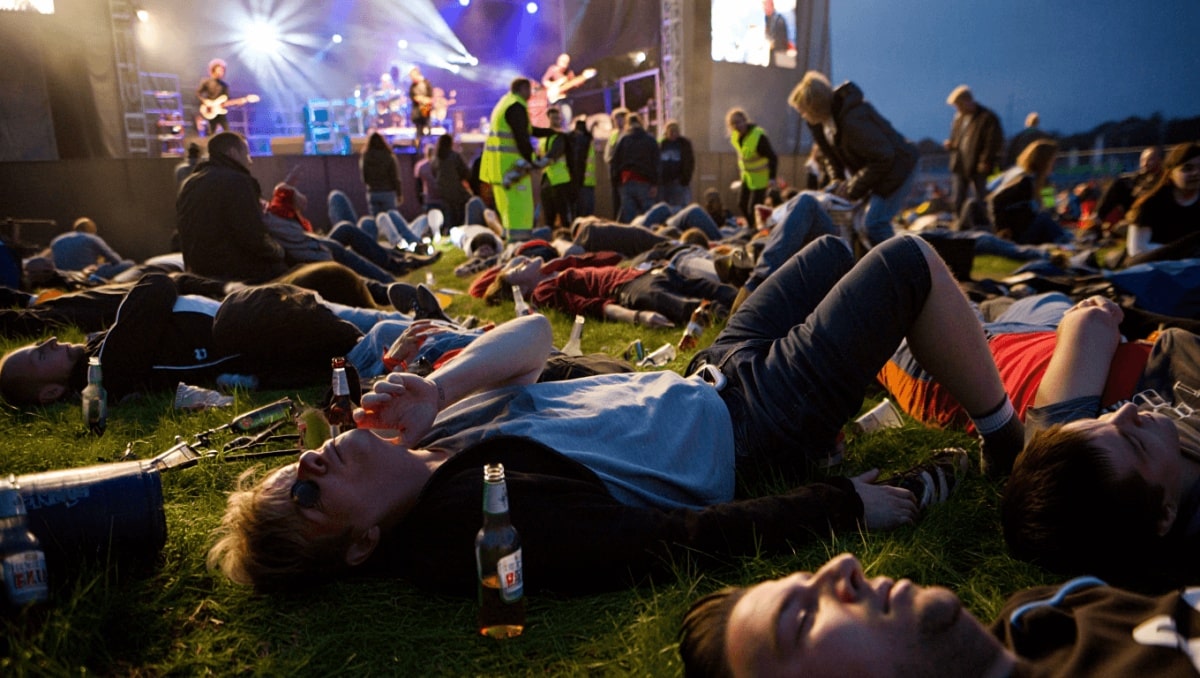 That Time a Legendary Rock Band’s Concert Ended With Dozens of Fans Being Treated for Hallucinations After Drinking Spiked Cider