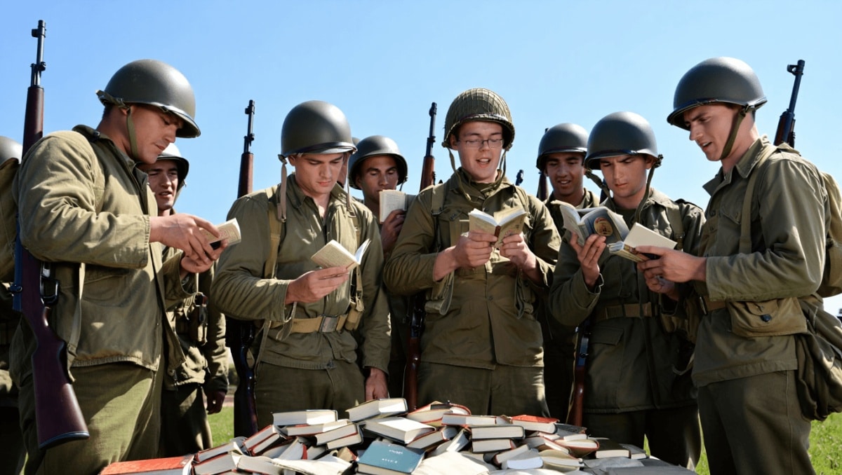 In the 'biggest book giveaway in history' WWII soldiers received pocket-sized reads