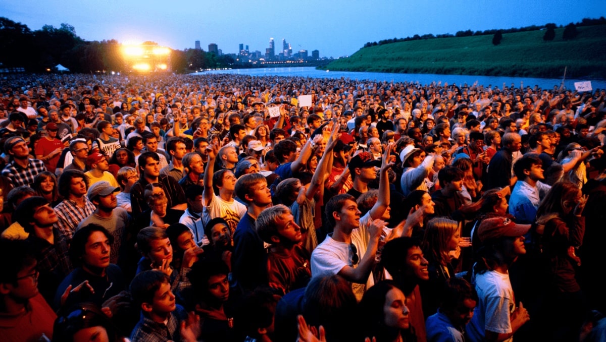 Today in 1998, More Than 100,000 Fans Gathered in Minneapolis for a Free Show on Beloved Indie Band’s Chaotic Tour