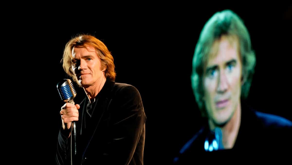 1970s Pop Star Behind Iconic 2003 Movie Moment Shares Heartbreaking Double Diagnosis
