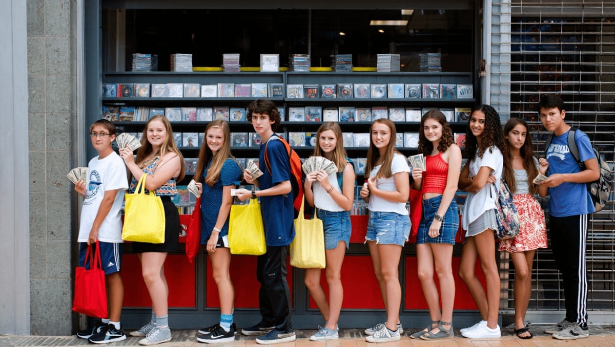 Gen Z Is Bringing CDs Back, but They’re Missing One Important Piece of the Puzzle