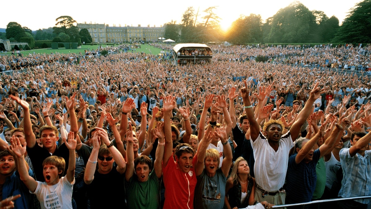 On This Day in 1996, This Genre-Defining Band Draws Record Crowd to Historic English Estate