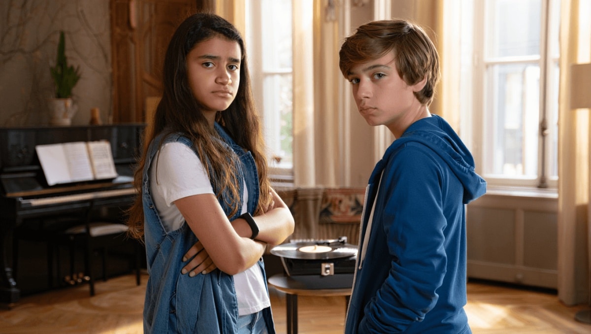 The Entire Emotional Spectrum of Having a Sibling Can Be Explained in Just 4 Pop Songs