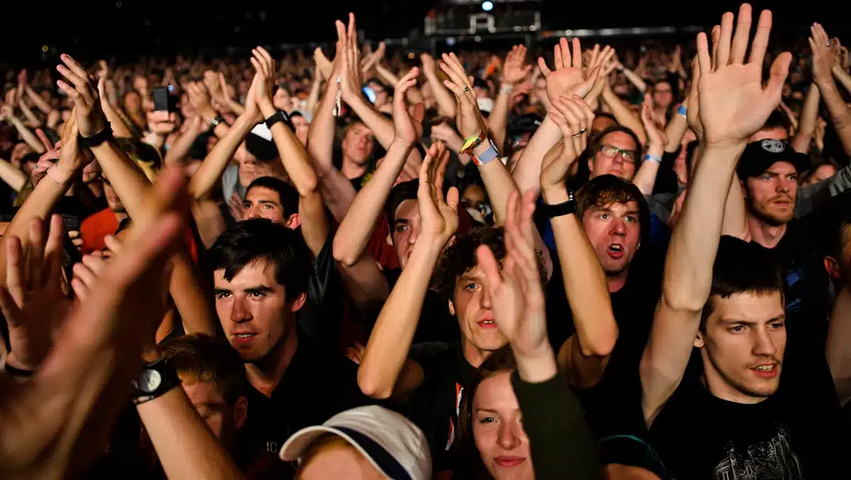 How the chorus connects — Pearl Jam turned confession into a public catharsis. The chorus of "Alive" converts a personal story into a group ritual.