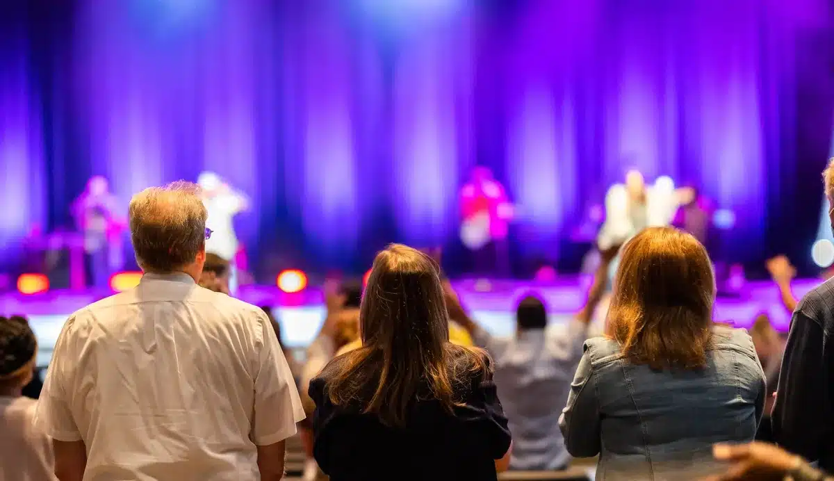 An experienced performer engaging with an audience during a selective live performance