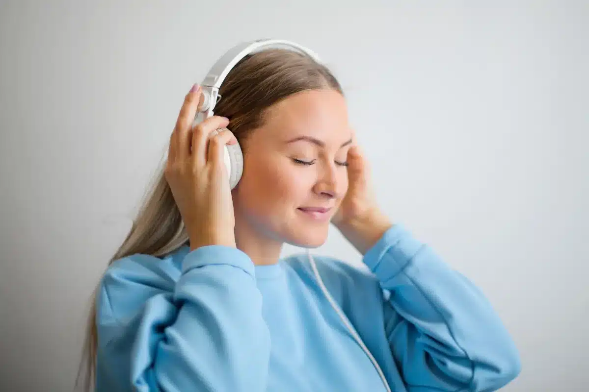 Illustration or representation of brain activity responding to music and emotional stimuli.
