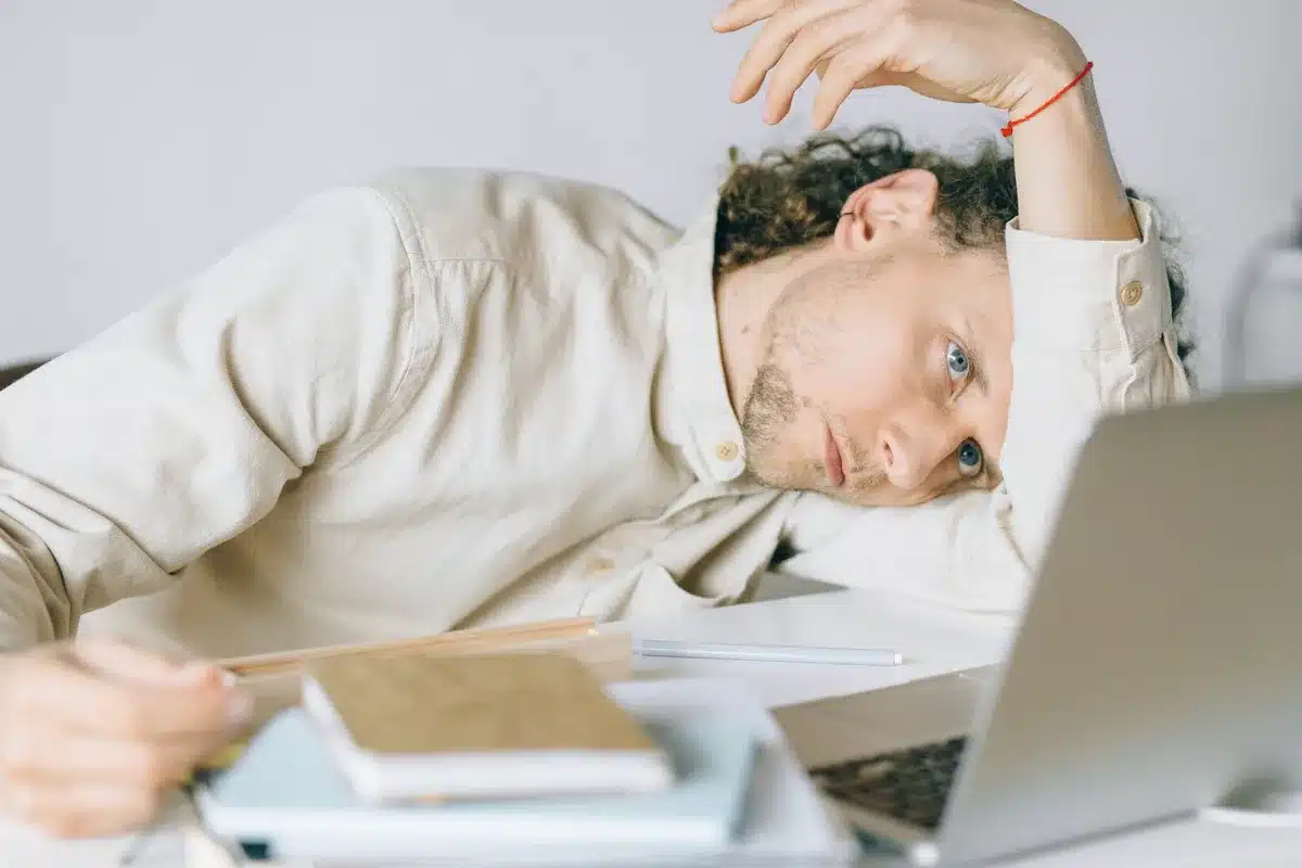 Performer showing signs of exhaustion during intense tour schedule