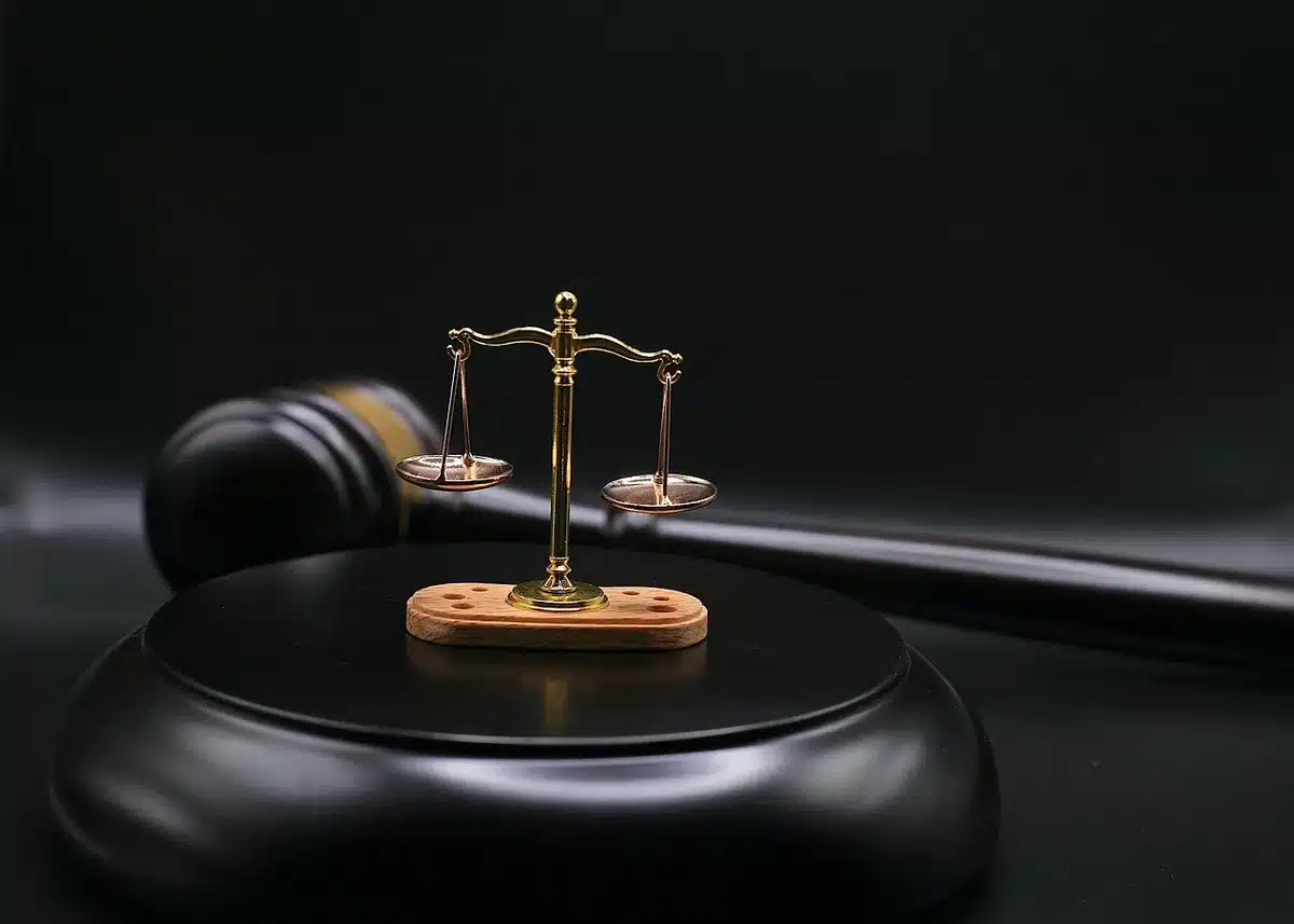 Gavel and empty jury box representing a not-guilty verdict
