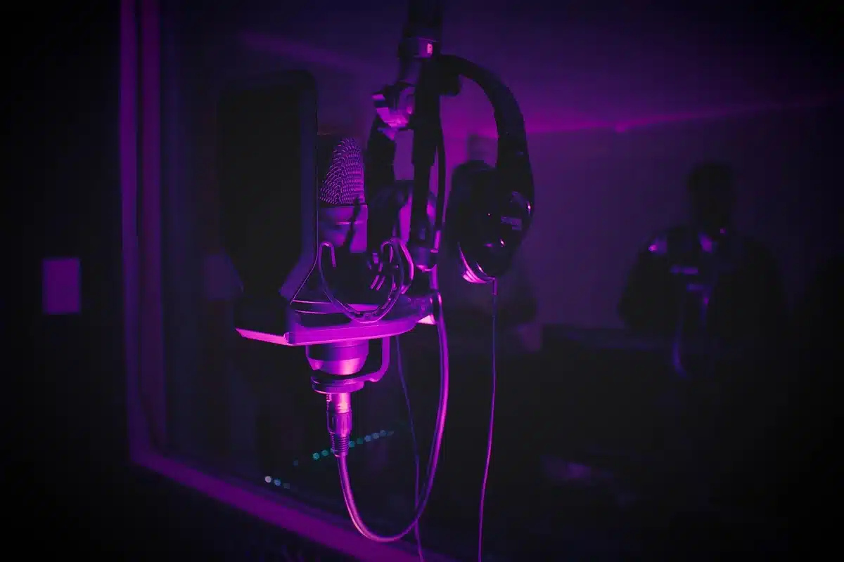 Close view of piano keys and a microphone in an intimate studio