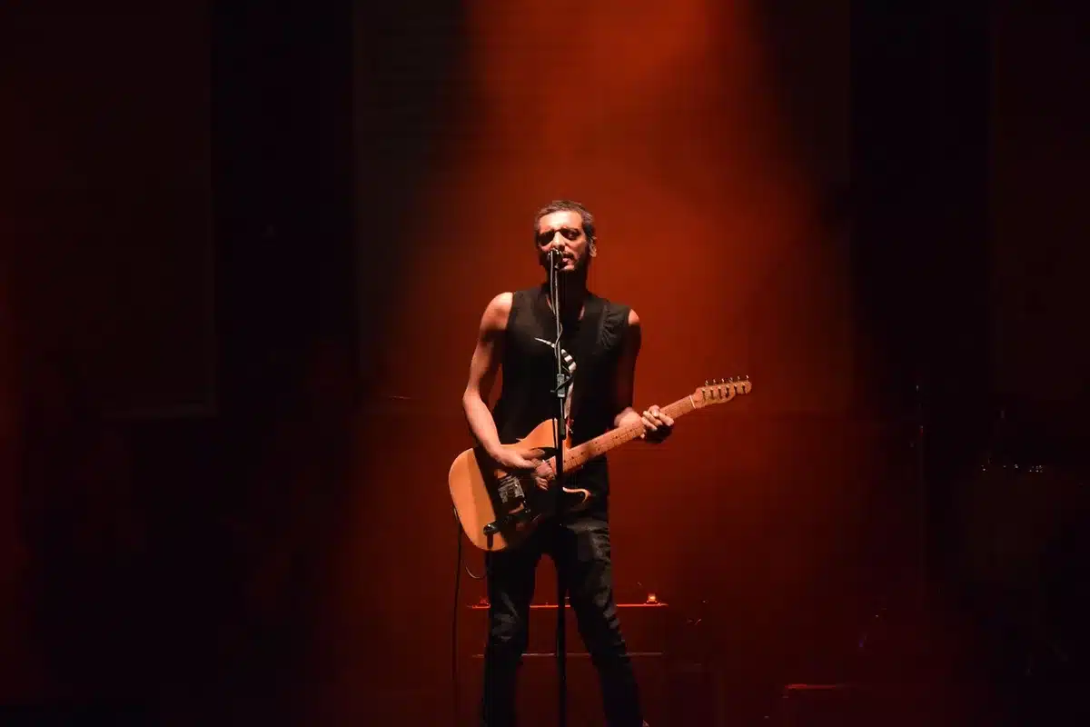 Electric violinist playing on stage with a guitarist