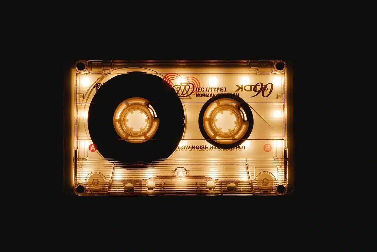 Old radio and posters evoking early 1990s music scene