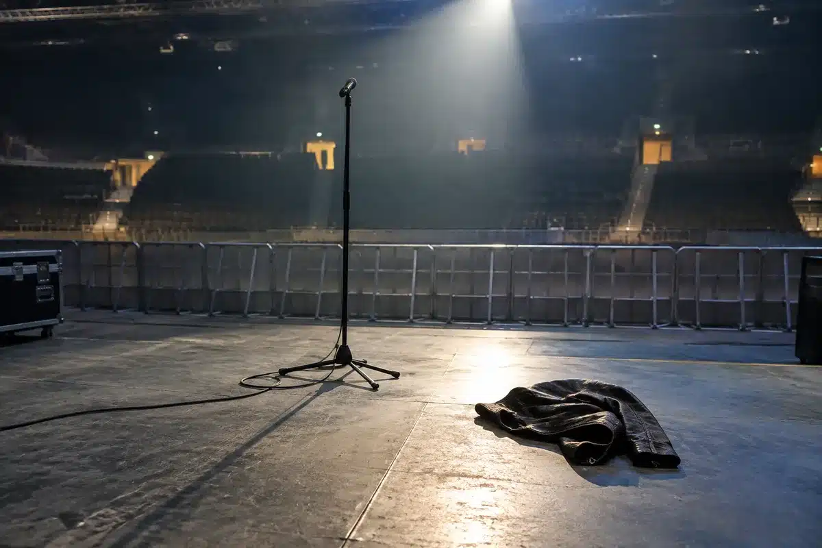 Aggressive brain tumor inoperable for metal singer: treatment only buys time