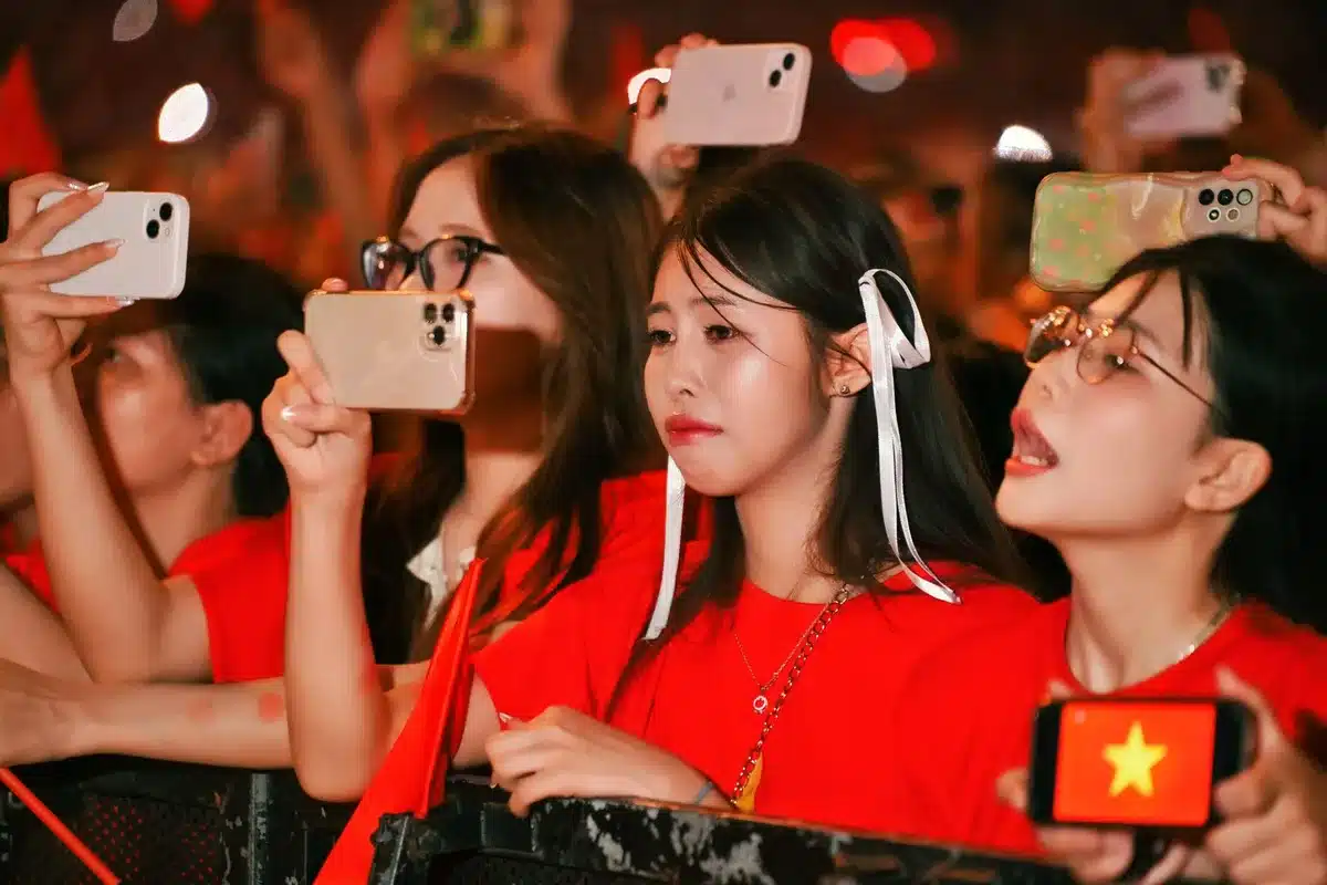 Fans posting memories and setlists on social media in reaction to the split