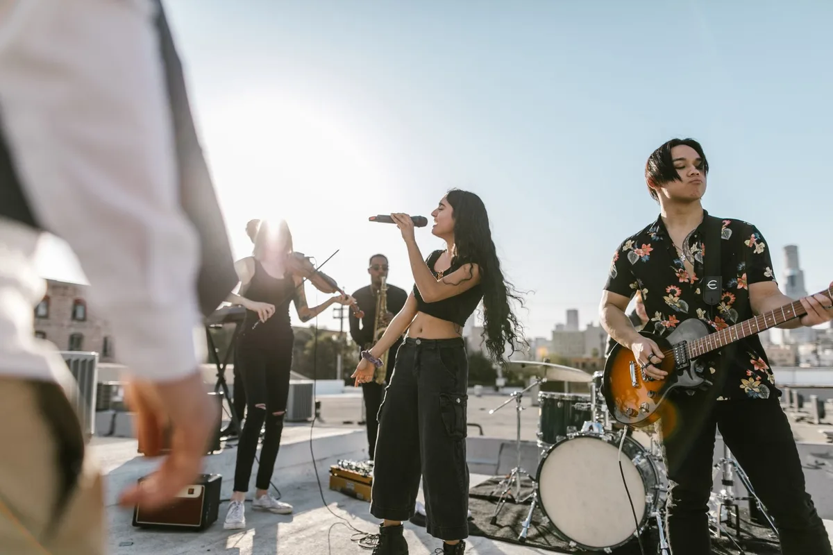 Band statement posted on a phone screen announcing sudden death