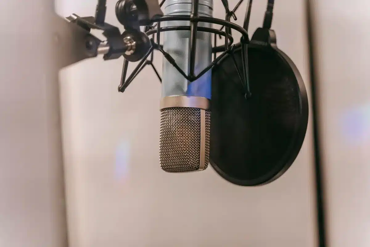 Minimalist vocal recording setup with microphone and soft lighting
